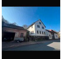 Großzügiges Einfamilienhaus mit geräumiger Scheune - Buchen (Odenwald)