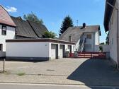 Foto - Haus mit grossem Grundstück,2 Wohnungen ,3 Garagen