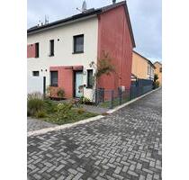 Reihenendhaus unter den Burgen Weinheims