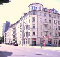Bezugsfrei + Provisionsfrei + Saniert. 3. OG. Westbalkon. U-Bahn - Berlin Friedrichshain-Kreuzberg