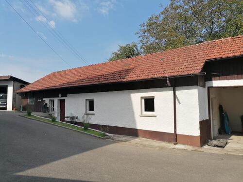 Foto - Lagerräume, Gross Garage, Stellflächen zu vermieten