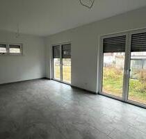 Luxuriöser Erstbezug: Elegante Doppelhaushälfte mit Wärmepumpe - Fischach