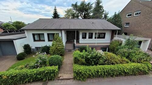 Foto - Freistehender Bungalow mit großem Garten in Duisburg-Oestrum