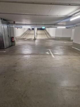 Foto - Tiefgaragestellplatz - 110,00 EUR Miete,