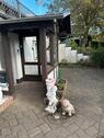 Foto - Kleine Wohnung ohne Treppen mit Terrasse und kleiner Grünfläche.