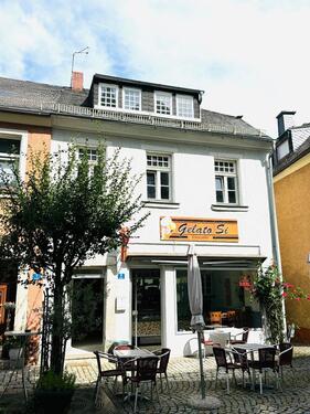 Foto - Mehrfamilienhaus am Marktplatz mit Gewerbeeinheit,Garage & Garten