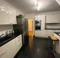 6 Zimmerwohnung mit Gartenanteil und Parkplatz in Wellingsbüttel - Hamburg Wandsbek