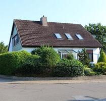 Großzügiges Einfamilienhaus mit vermietetem Obergeschoss - Osterrönfeld