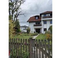 Befristet: Schöne 2-Zimmer-DG-Wohnung mit Balkon+EBK in Eichenau