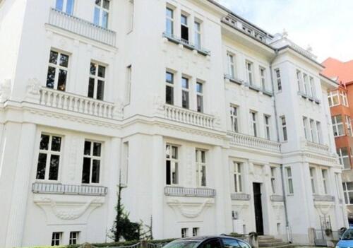  Beste Lage mit Wintergarten, Parkett und Stuck