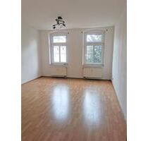 Schöne 3-Zimmerwohnung mit Laminat, EBK und Bad mit Wanne - Chemnitz Ebersdorf