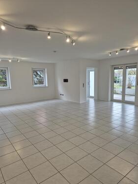 Foto - Helle Einliegerwohnung mit Terrasse und Doppel-Carport*112m2*