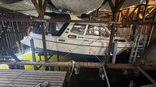 Foto - Bootschuppen in Fürstenberg, Motorboot Bella 703 Diesel Heku