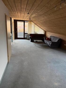 Foto - Hochwertig möblierte 80 m² Dachwohnung mit Balkon – Bretzfeld