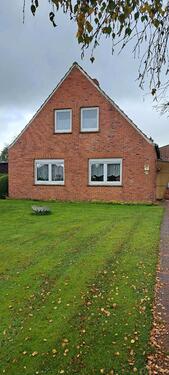 Foto - Einfamilienhaus mit großem Nebengebäude