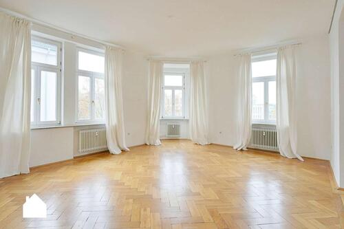 Foto - Besonderer Altbau in zentraler Lage – 6 Zimmer, Balkon & Aufzug