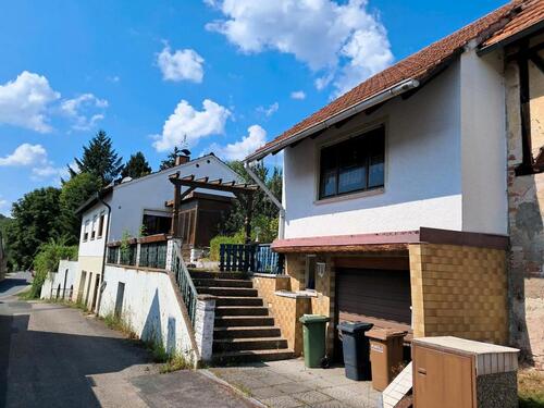 Foto - Sanierungsbedürftiges Einfamilienhaus mit Wintergarten und Nebeng