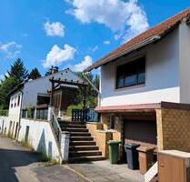 Sanierungsbedürftiges Einfamilienhaus mit Wintergarten und Nebeng - Lauter
