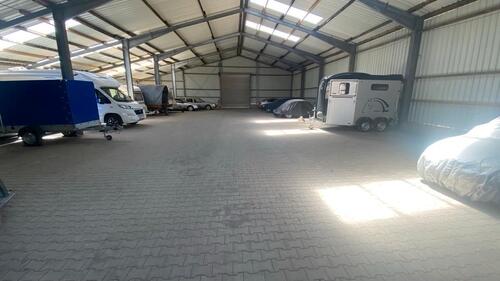 Foto - Stellplatz Halle für Wohnwagen, Pkw, etc