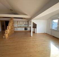 Schöne helle 2 ZKB Dachgeschosswohnung mit Balkon in Bad Hersfeld