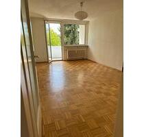 Helle 2-Zimmer-Wohnung mit Loggia zur Südseite und Grünblick - Sindelfingen