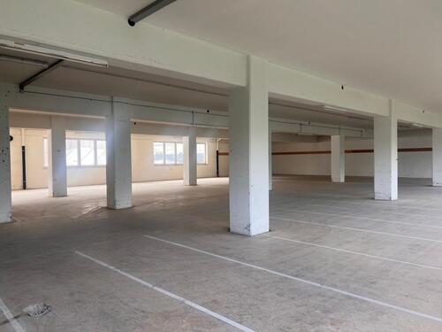 Foto - Großzügige Lagerfläche mit Lastenaufzug im 2. OG insgesamt ca. 738 m² in SchwarzenbachSaale - LKW-Zufahrt auf dem Areal - verkehrsgünstige Lage