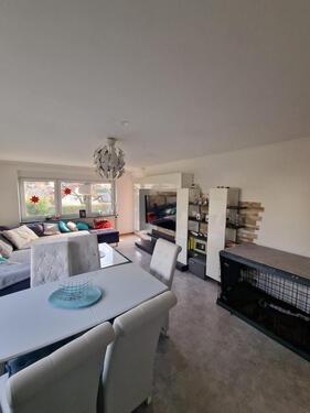 Foto - Schöne 3Zi--Whg mit Balkon und Grünbereich