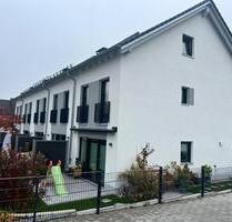 Neubau-Reihenhaus in Dorfen – Bahnhofsnähe | QNG & KfW40