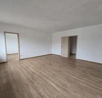 3-Zi.-Wohnung mit Balkon, Stellplatz und großzügigem Wohnbereich - Großwallstadt