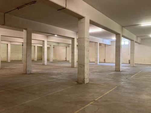 Foto - Großzügige Lagerfläche aufgeteilt in 2 Bereiche insgesamt ca. 1.920 m² in SchwarzenbachSaale - Kellergeschoss mit Rampe - LKW-Zufahrt auf dem Areal - verkehrsgünstige Lage