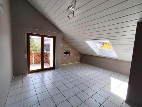 Foto - Helle 2,5-Zimmer-Dachgeschosswohnung mit Balkon und Balkon