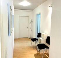 Zentrale 5 Zimmer Familienwohnung Praxisräume in Marburg-Cappel