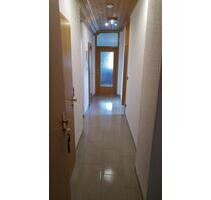 Gemütliche 2-Zimmer-Dachgeschosswohnung (60 m²) in ruhigem 3-Fami - Kahl am Main