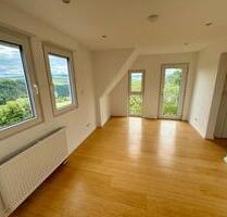 Lichtdurchflutete Wohnung mit Hanggarten – Burgen- und Rheinblick - Dahlheim