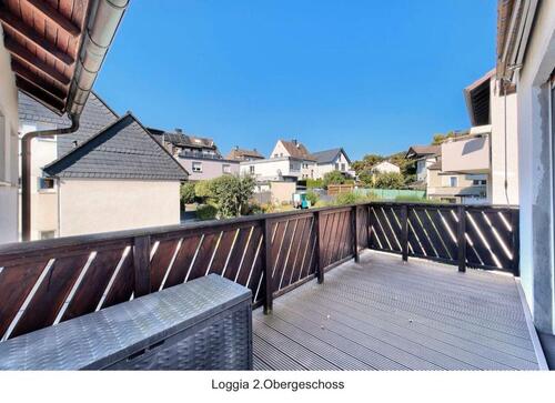 Foto - Großzügige 4-Zimmer-Wohnung im 2-Familienhaus + Dachgeschoss