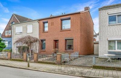 Foto - PRIVAT: DHH-Hälfte mit Nebengebäude u. Hofzufahrt in Bremen Walle