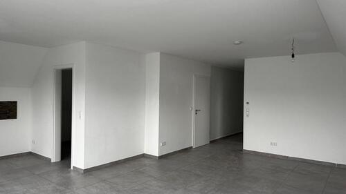 Foto - Helle 4-Zimmer-DG-Wohnung mit Balkon & Stellplatz in ruhiger Lage