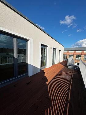Foto - Attraktive 2-Zimmer-Wohnung mit lichtdurchfluteten Räumen, großzügiger 180°-Terrasse