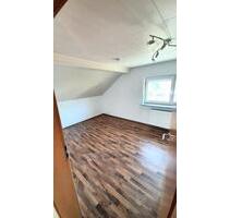 2,5-Zimmerwohung (DG) in ruhiger Lage, opt. mit Garage (40€ mtl.) - Wunsiedel