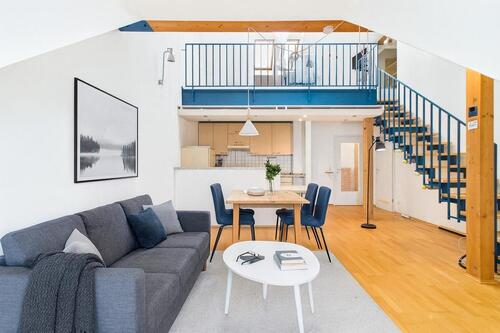 Foto - Moderne 2,5-Zimmer-Galeriewohnung mit Balkon – Nähe Regensburg