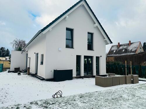 Foto - Modernes Einfamilienhaus mit viel Platz & Grünland