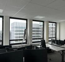 Moderner Büroraum 32 m² in City Nord Hamburg –bis zu 4 Arbeitspl.