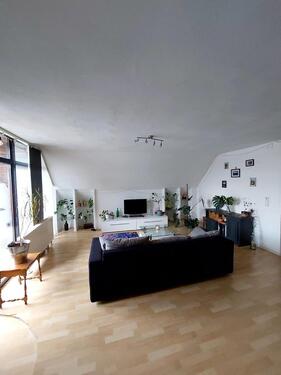 Foto - Helle 2 Zimmer Dachgeschosswohnung mit EBK