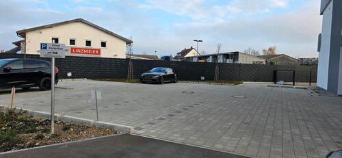 Foto - Parkplatz zu vermieten - 80,00 EUR Miete,