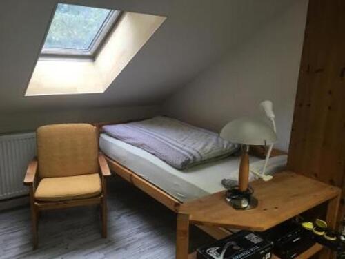 Foto - Appartment möbliert Dachschräge im 1. Stock