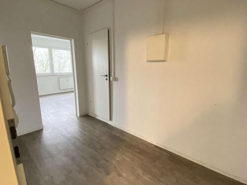 Foto - + Frisch renovierte 2 Raum Wohnung wartet auf neue Mieter +