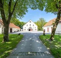 Reitanlage mit Wohnhaus und Reithalle - Borgholzhausen