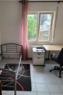 Foto - Vermiete ca. 16 qm teilmöbliertes Zimmer in Nichtraucher-Zimmer