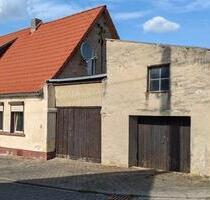 Einfamilienhaus mit Nebengelass und kleiner Werkhalle - Nienburg (Saale)