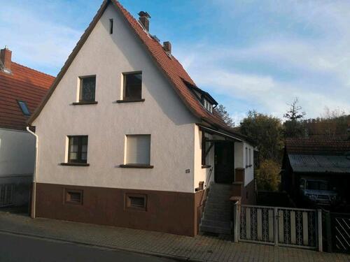 Foto - Schöne Immobilie - Haus, mit großem Balkon und großem Garten